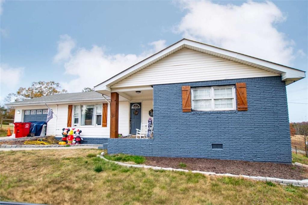 a front view of house with yard