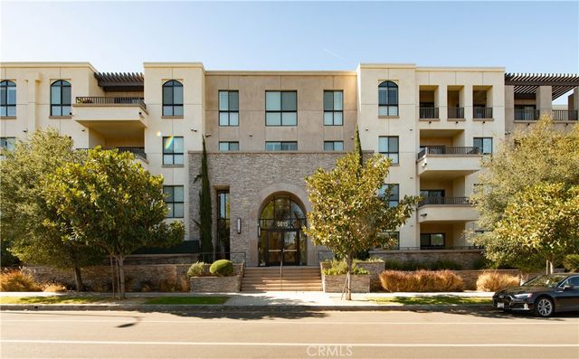 $4,495 | 5015 Balboa Boulevard, Unit 211 | Encino