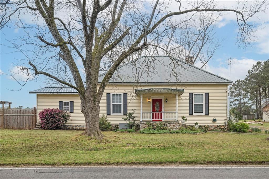 a front view of house with yard