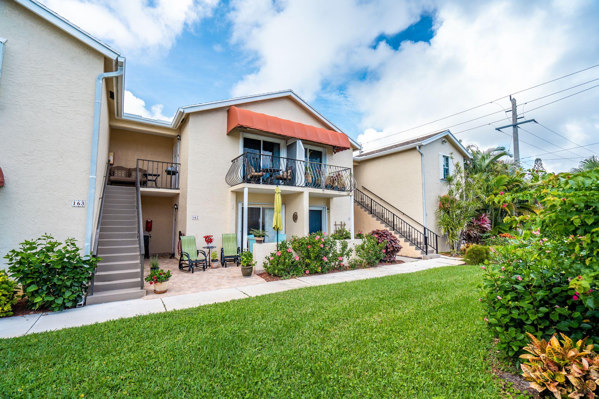 a view of front of house with a yard