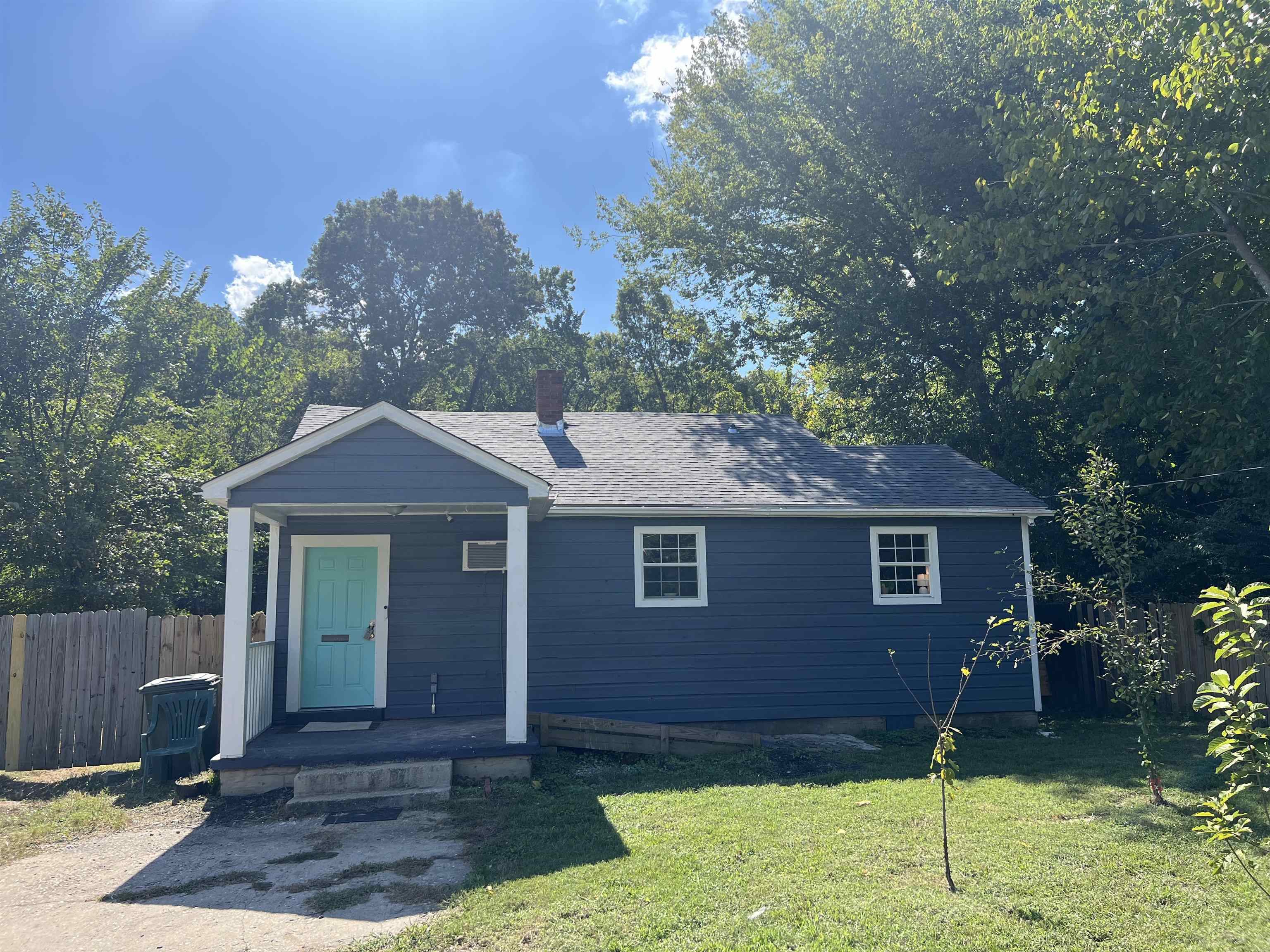 View of front of home featuring a front yard