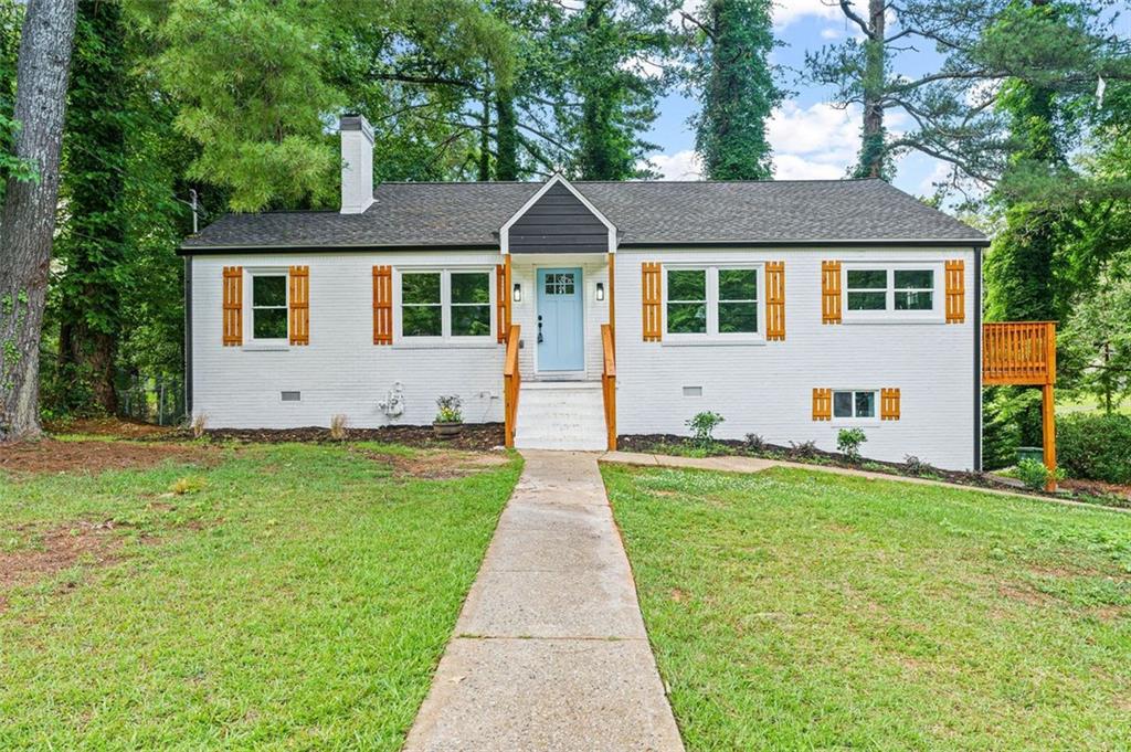 a front view of house with yard