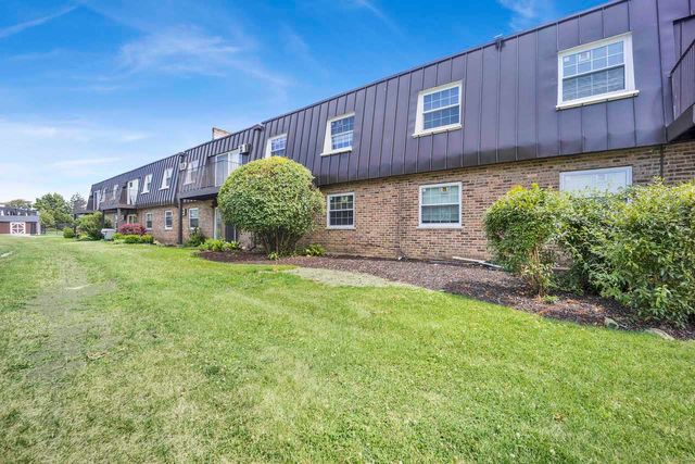 $1,995 | 7-s035 Suffield Court, Unit C208 | Westmont