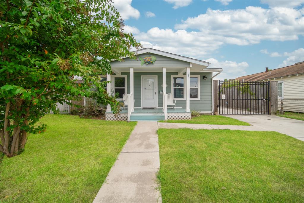 a front view of house with yard