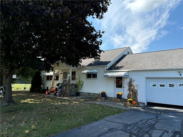 $270,000 | 5121 Seneca Road | South Pymatuning Township - Mercer County