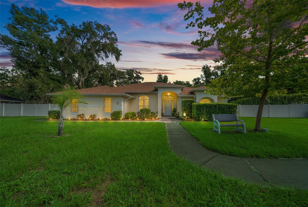 a view of a house with a yard