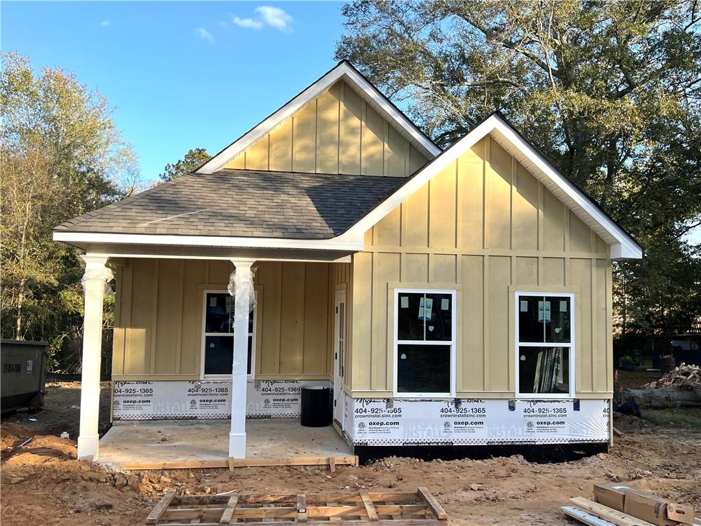 a view of house with backyard