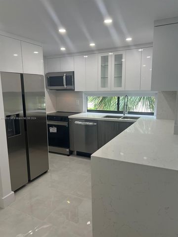 $3,450 | 16919 North Bay Road, Unit 301 | Sunny Isles Beach