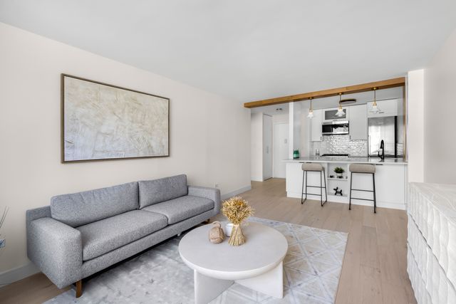 $699,000 | 2 South End Avenue, Unit 6F | Battery Park City