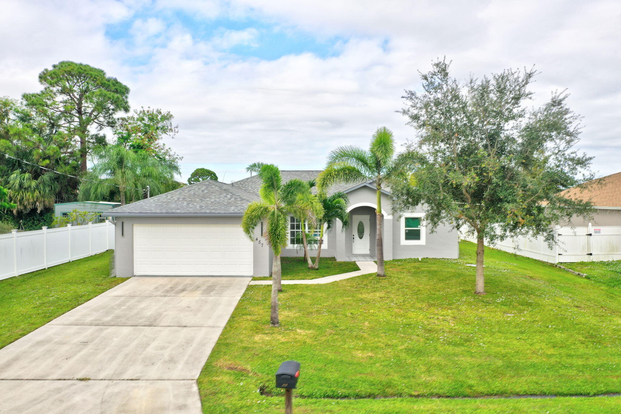 a front view of house with yard