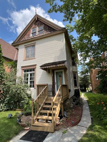 $74,900 | 3002 West Kilbourn Avenue | Concordia