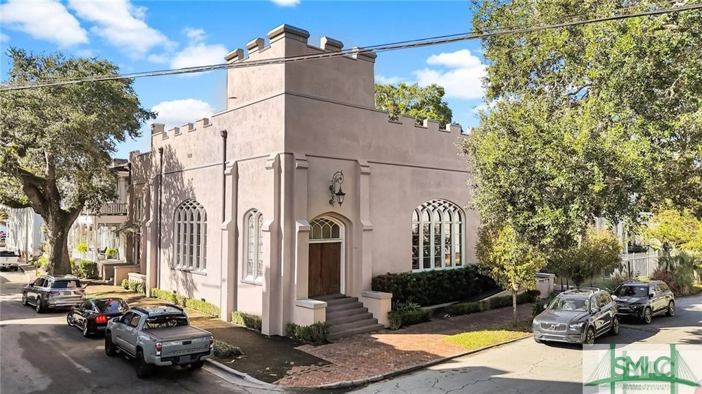 Glorious main entry on the corner of W Bolton & Ho