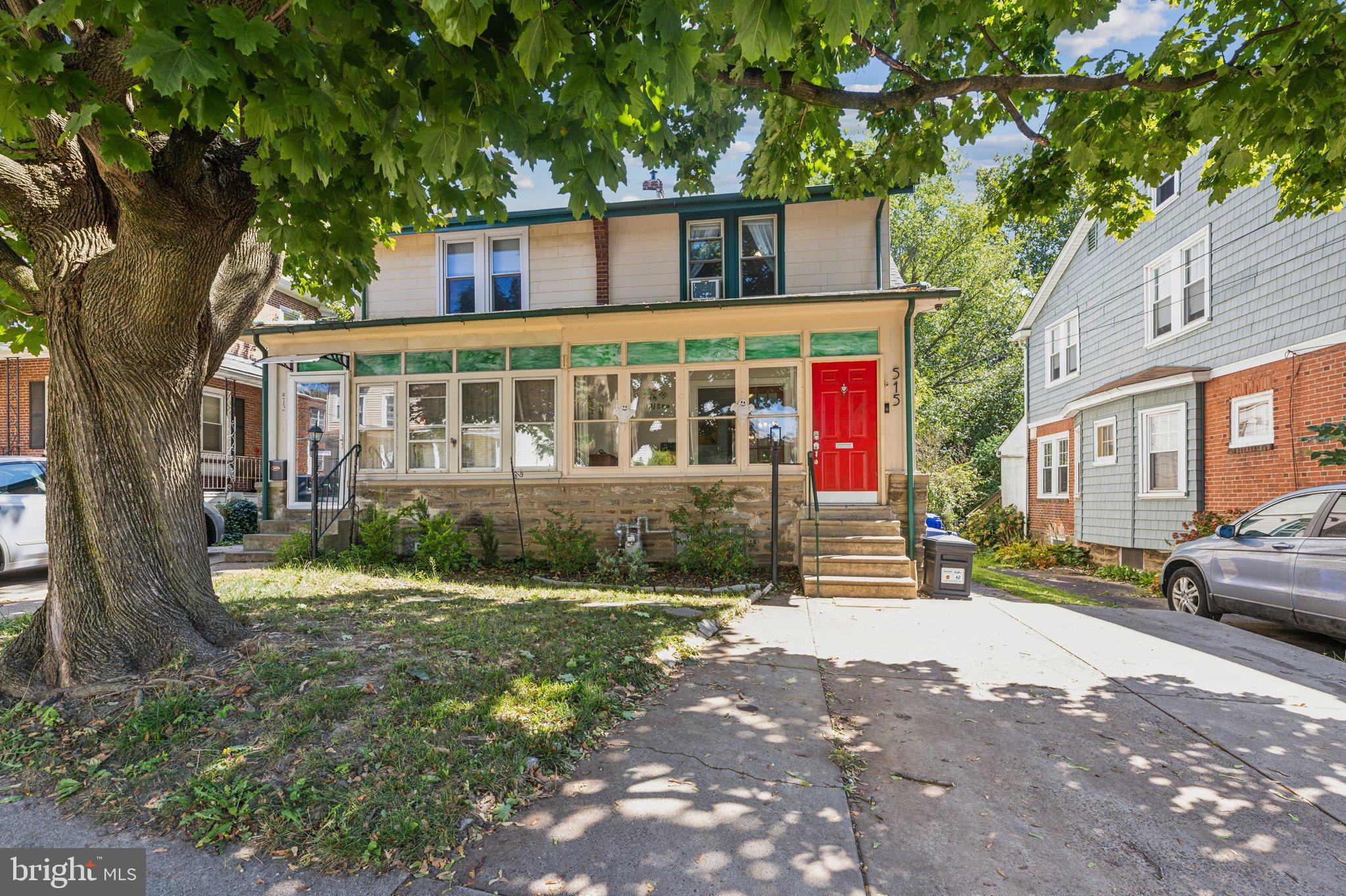 a view of a house with a yard