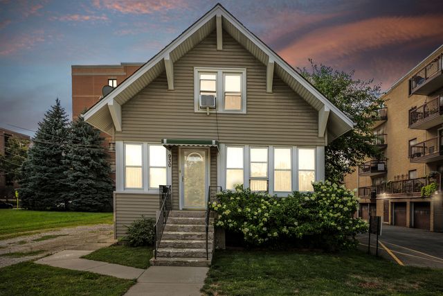 $349,500 | 930 South Des Plaines River Road | Des Plaines