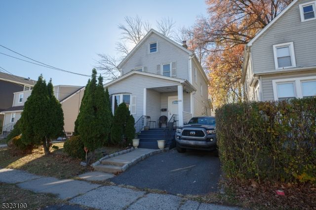 $439,000 | 1120 Thompson Avenue | Roselle