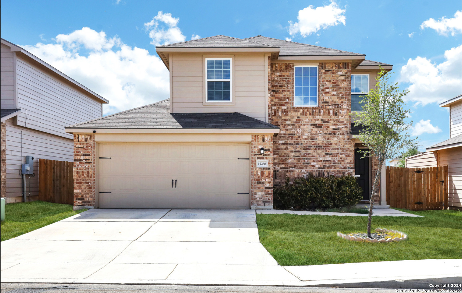 a view front of house with a yard