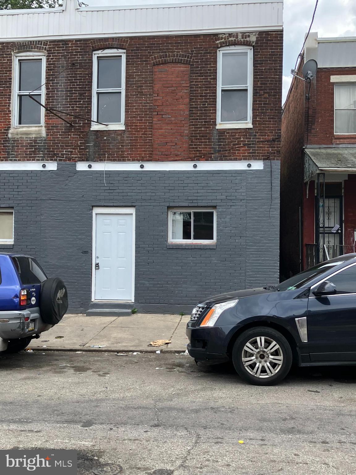 a car parked in front of a building