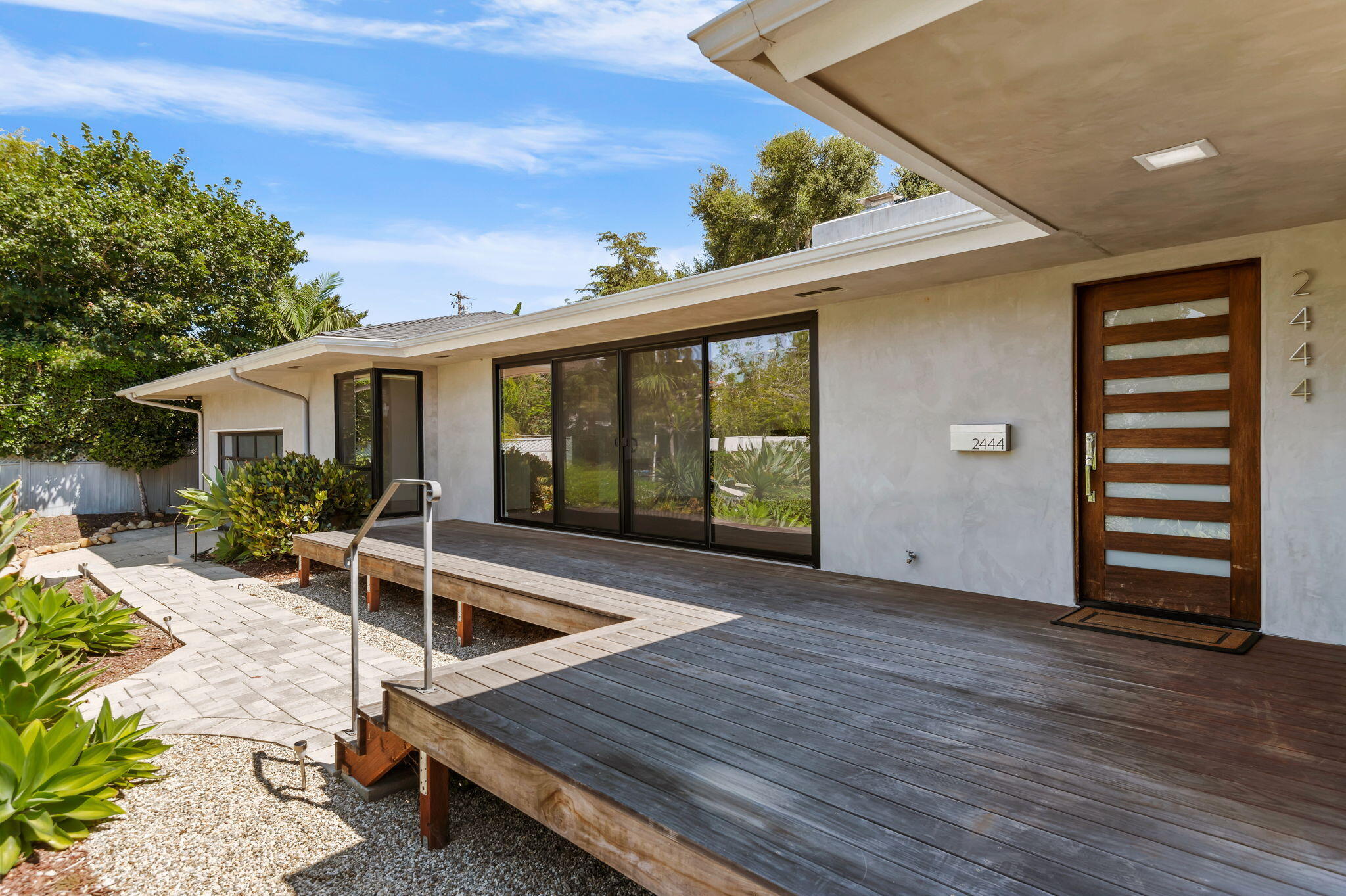 23-web-or-mls-02 - Front Porch