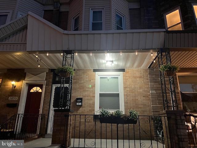 a view of entryway with outdoor space