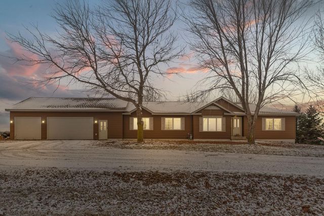 $499,900 | 2424 150th Street West | Wells Township - Rice County