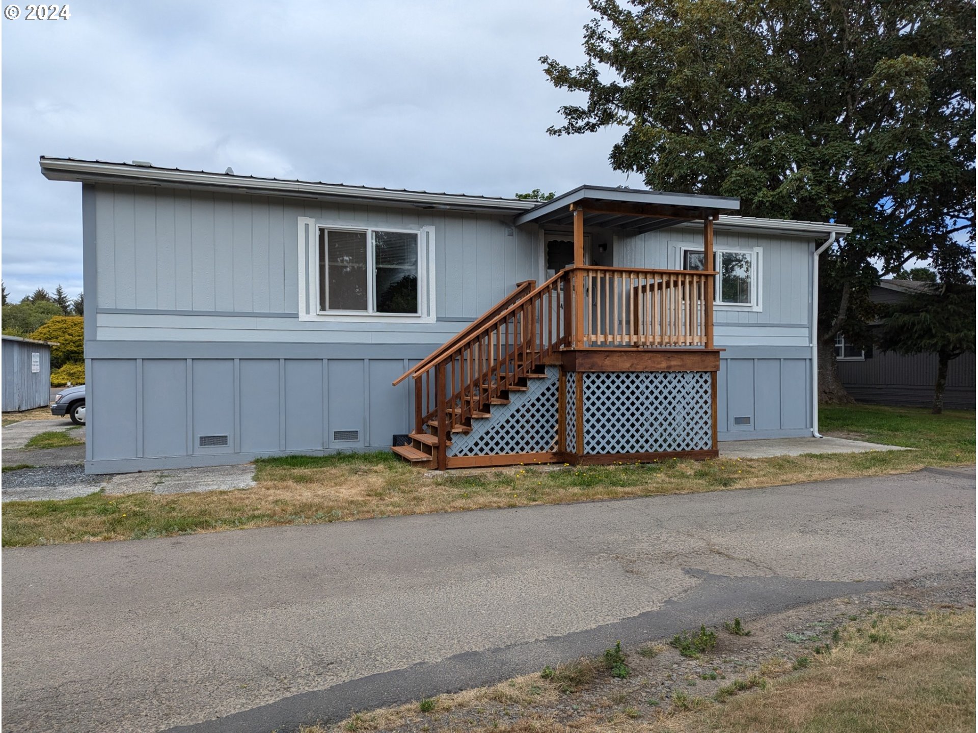 a view of a house with a yard and garage