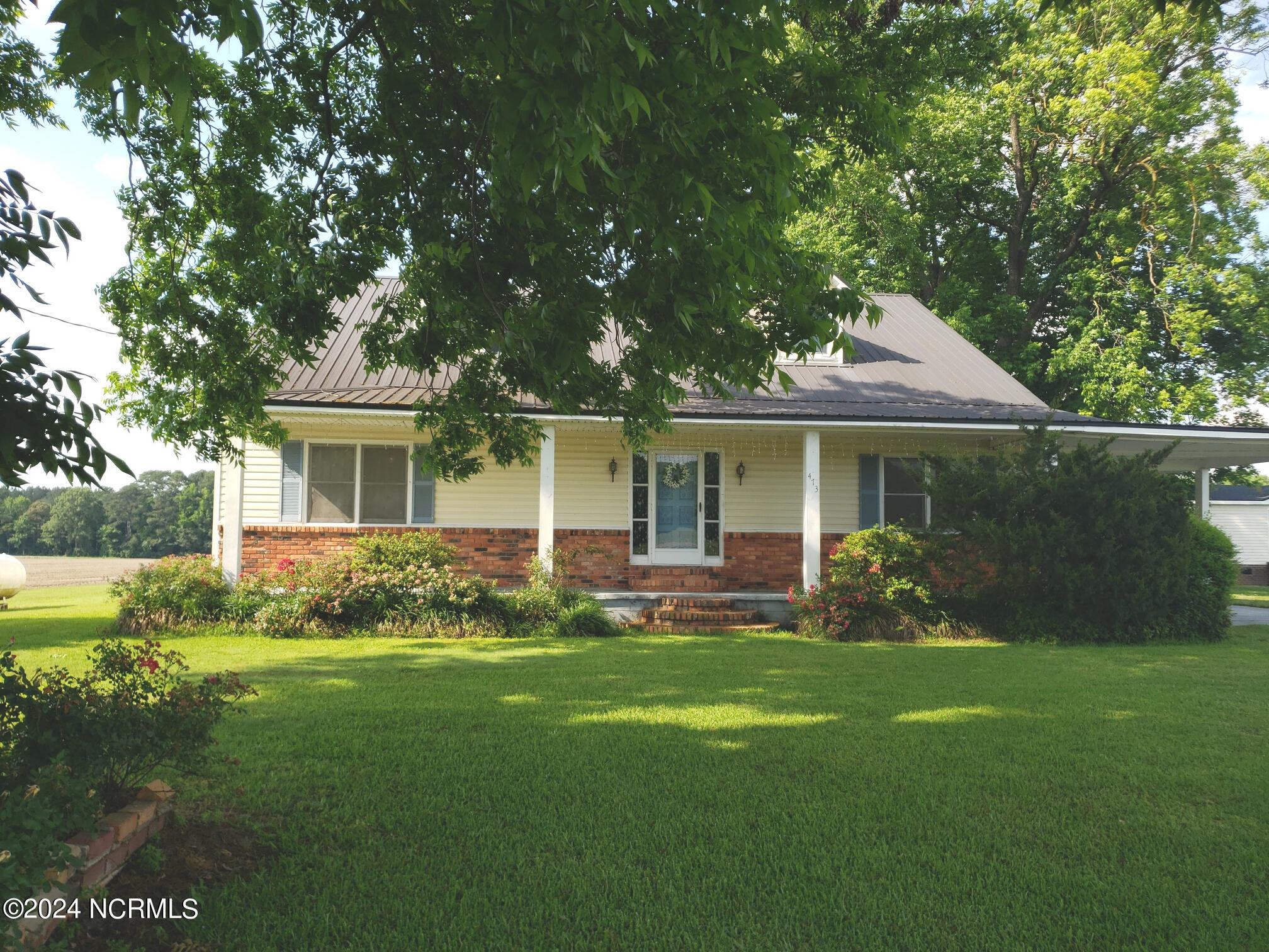 FRONT VIEW - NICE SHADE TREES!