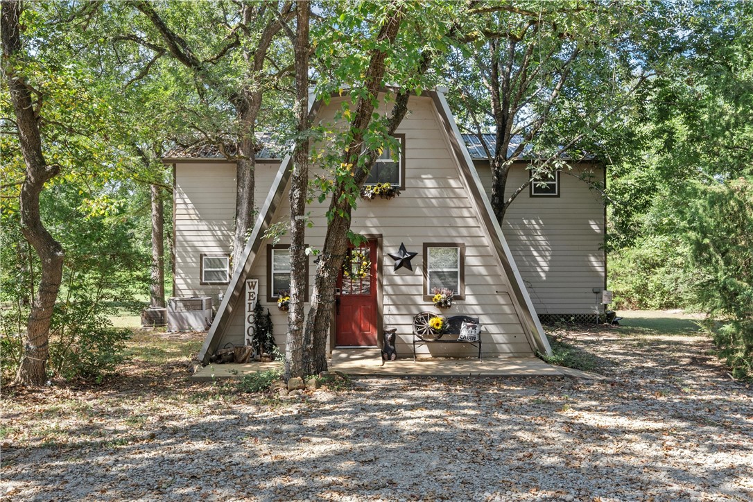 a view of a very nice looking house with a small yard