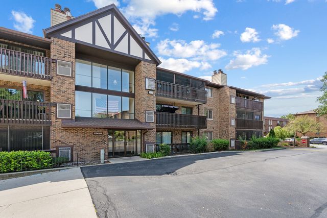 $230,000 | 10401 Menard Avenue, Unit 114 | Oak Lawn