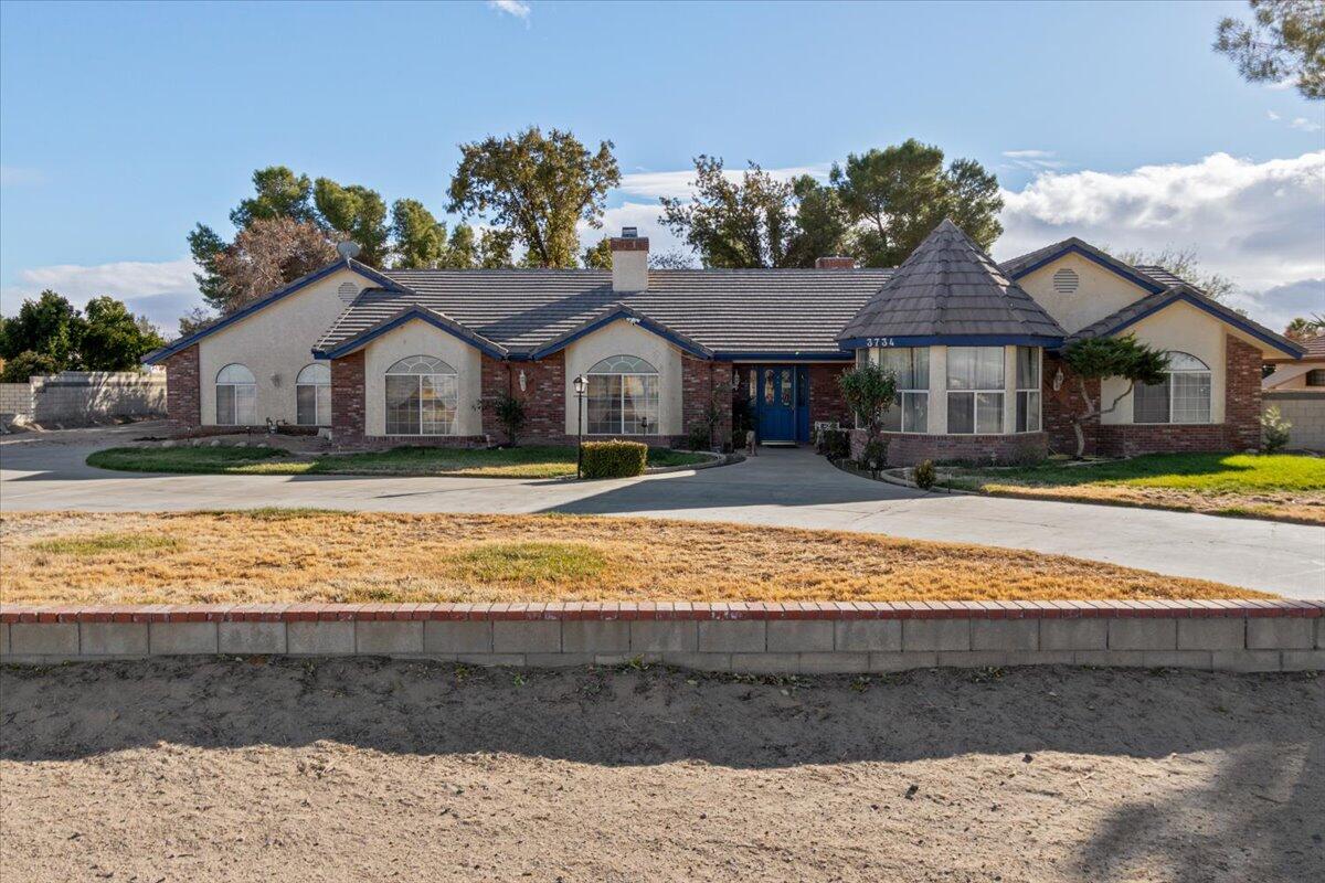 a front view of a house with a yard and a yard