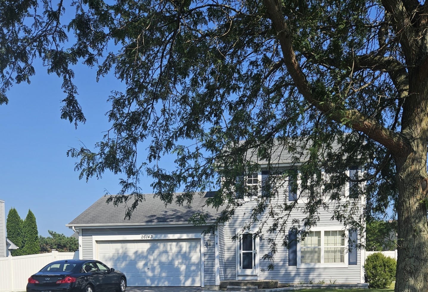 a view of multiple houses with a tree