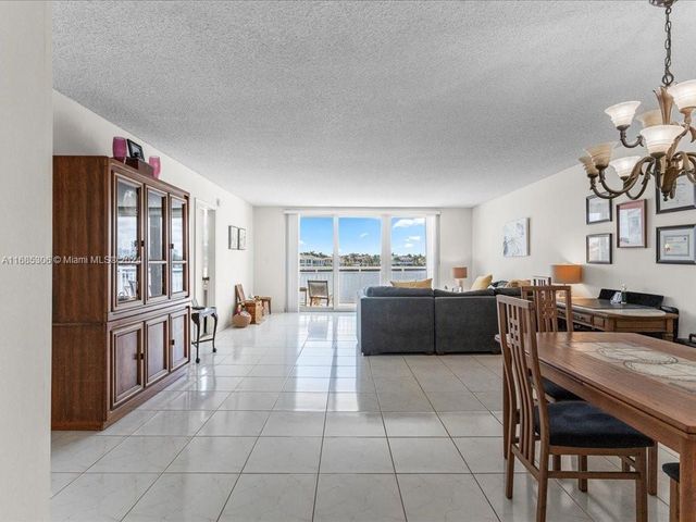 $715,000 | 511 Bayshore Drive, Unit 309 | Central Beach