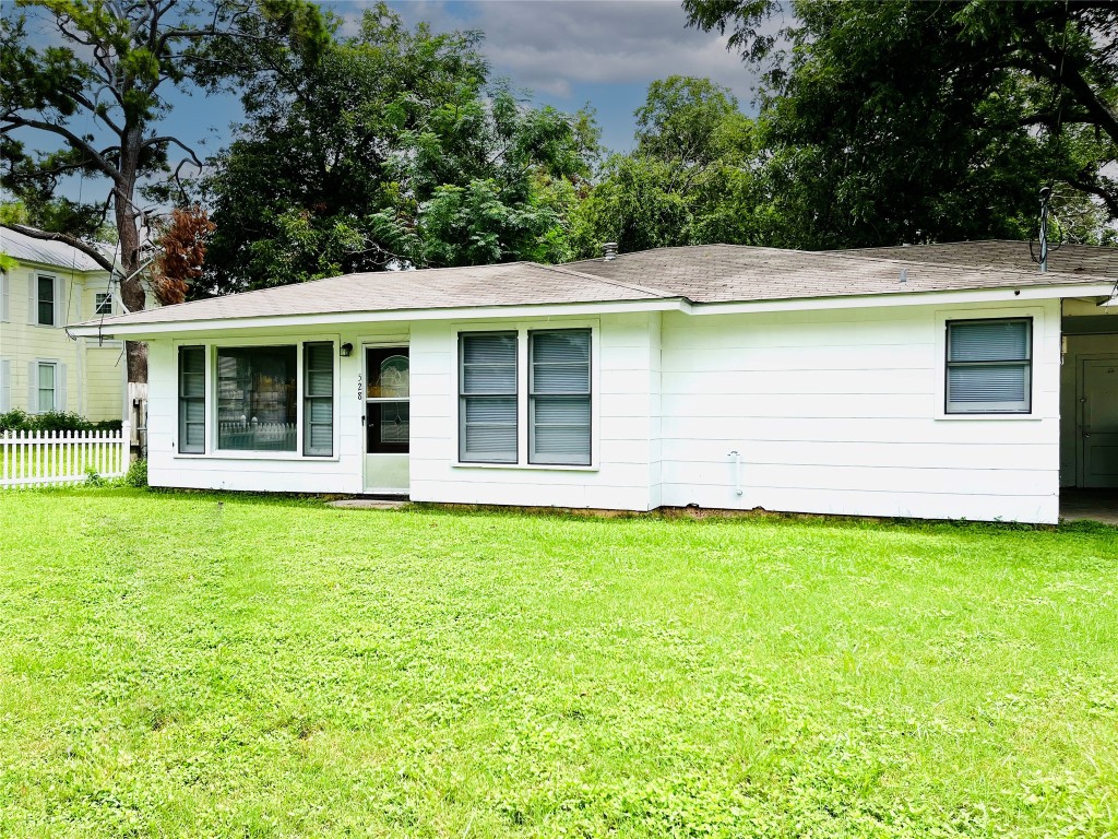 a view of a house with a backyard