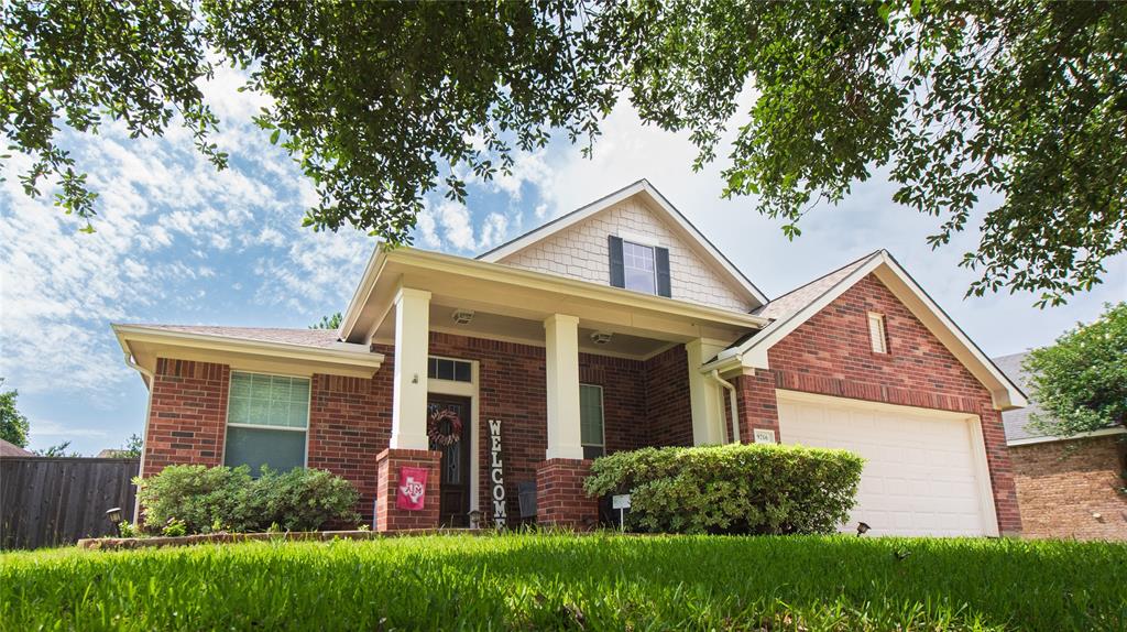 Welcome to 9206 Lobelia Manor! This adorable cottage style facade invites you into this one-story home in Gleannloch Farms!