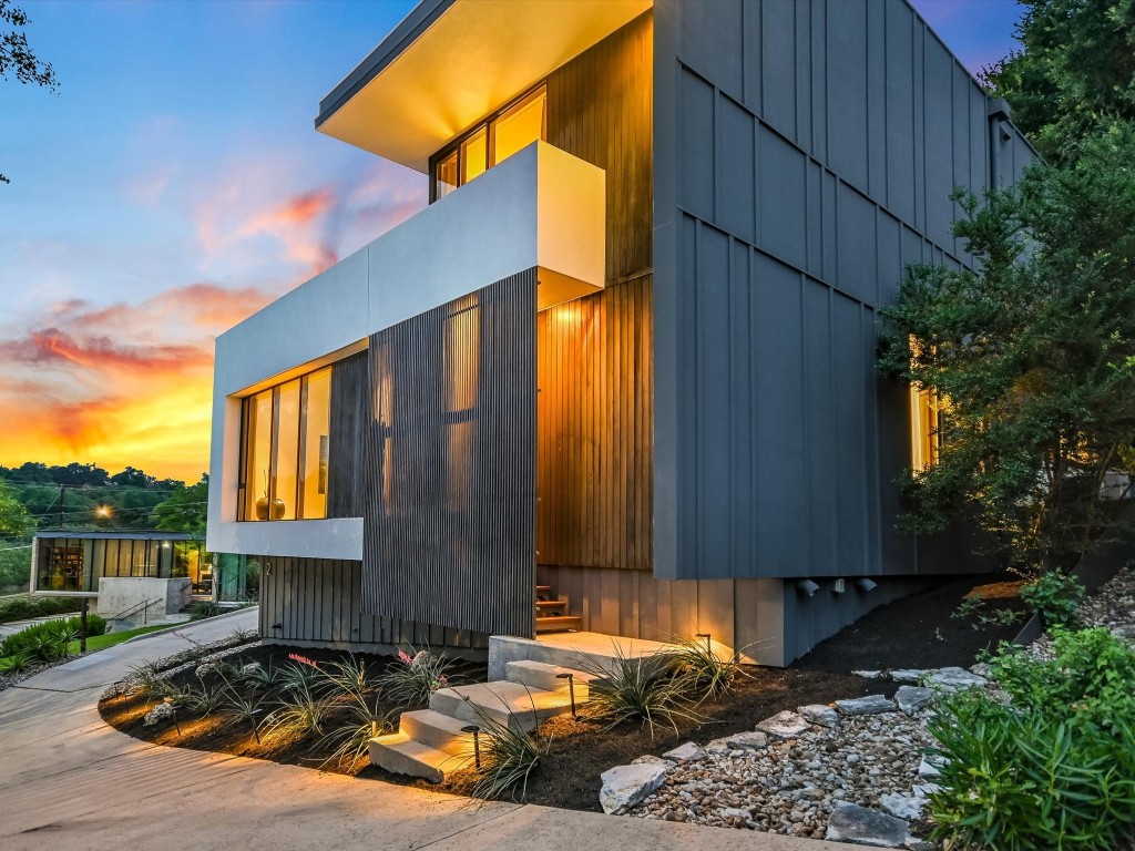 a view of a house with backyard and sitting area