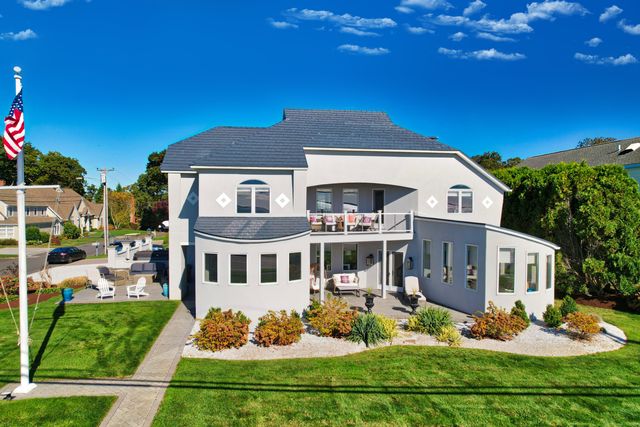 $3,100,000 | 372 Maple Avenue | Knollwood