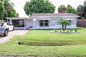 Ranch-style house with a front lawn