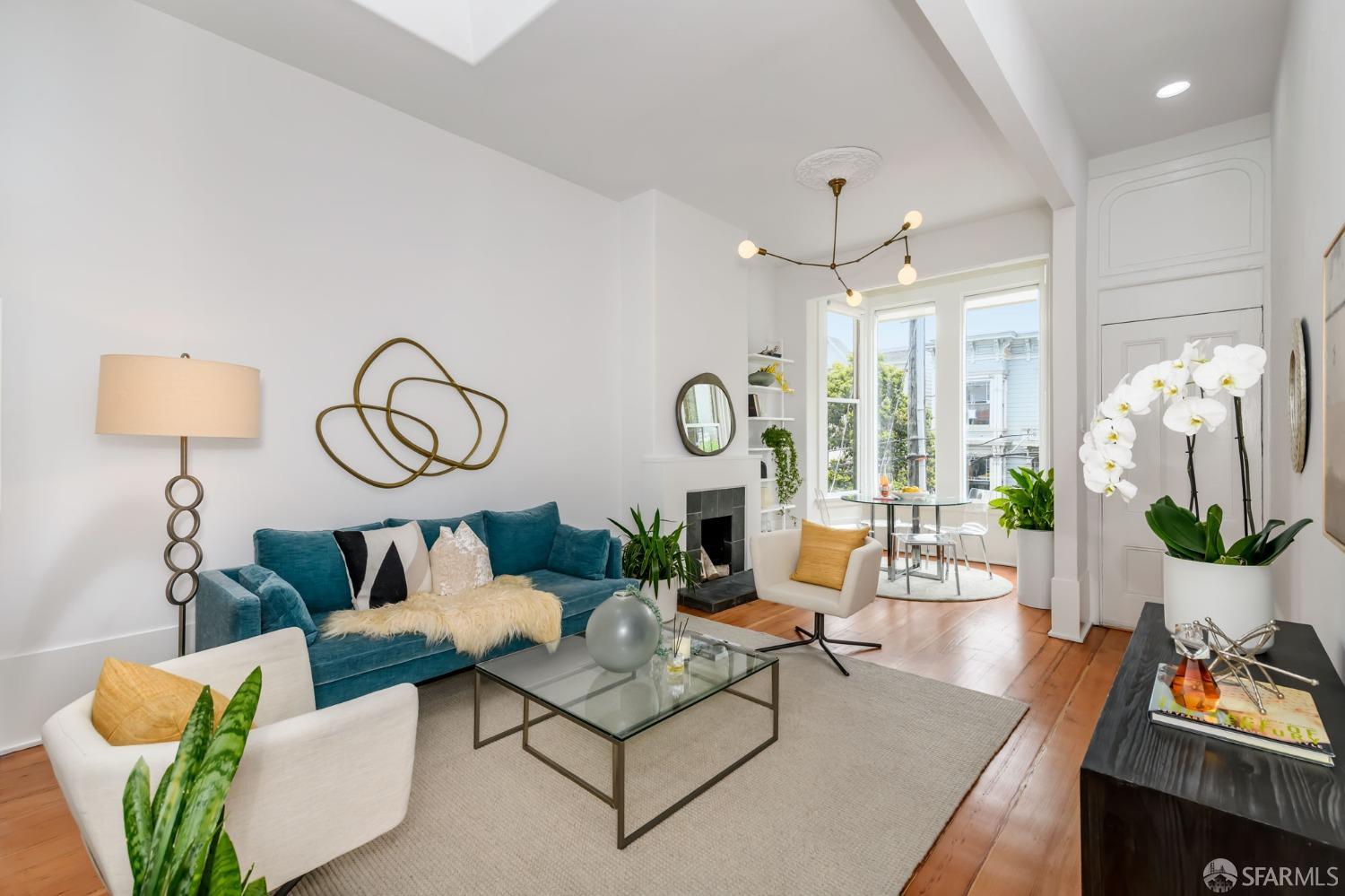 One of the hallmark architectural features of Victorian era properties are the high ceilings. The open front room feels like an urban oasis away from the bustle of burgeoning Hayes Valley.