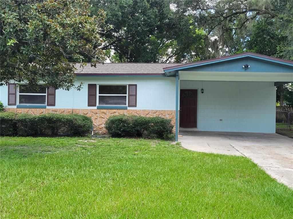 a view of outdoor space yard and garage