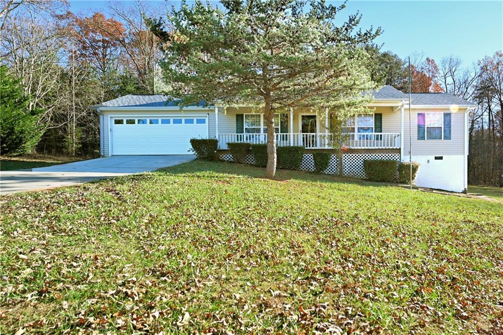 a view of a house with a yard