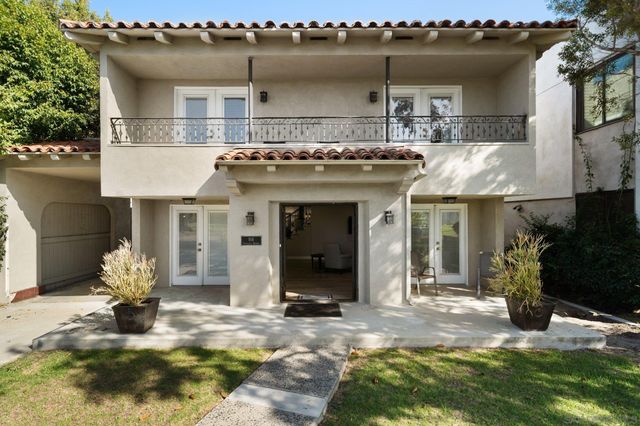 $1,755,000 | 916 Santiago Avenue | Alamitos Heights