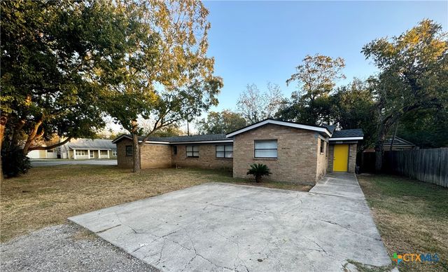 $449,999 | 208 Hackberry Street | Lockhart