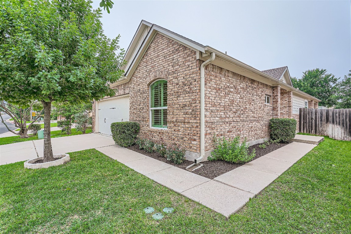 Beautiful home in the sought after community of Preserve at Mayfield Ranch