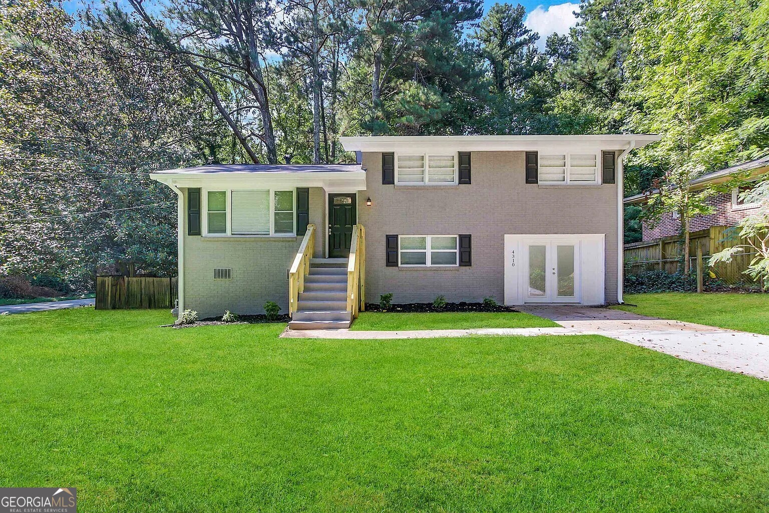 a view of a house with a yard