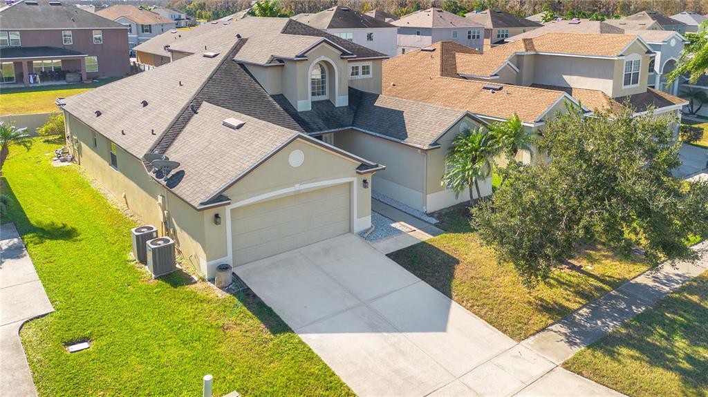 Welcome home to 3571 Maple Ridge Loop in beautiful Kissimmee