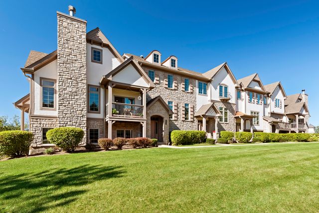 $339,000 | 200 Regency Court, Unit E | Wauconda