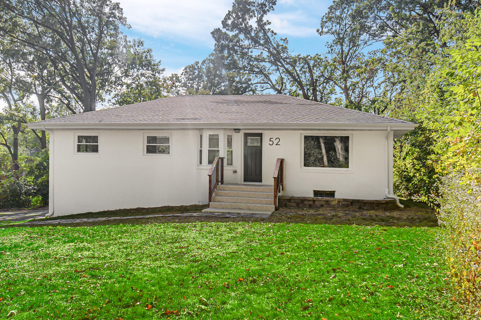 a view of a house with a yard