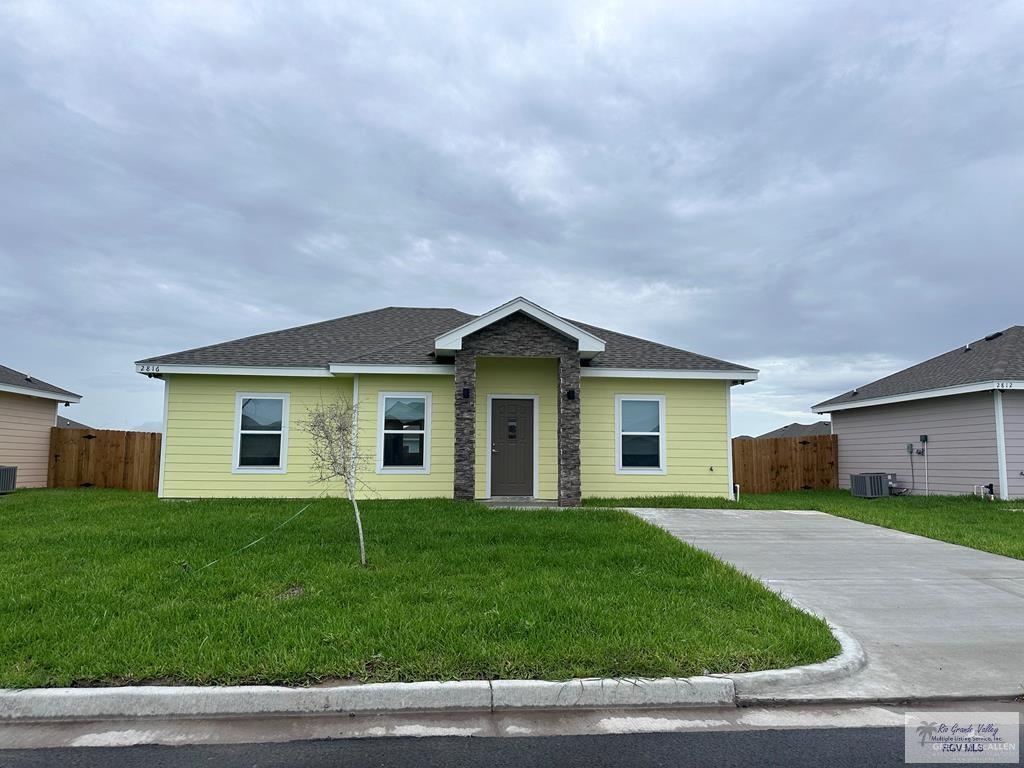 a view of a house with a yard