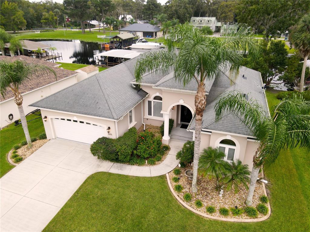 4/3 immaculately kept home on a deep water canal just a short distance to the St. Johns River.