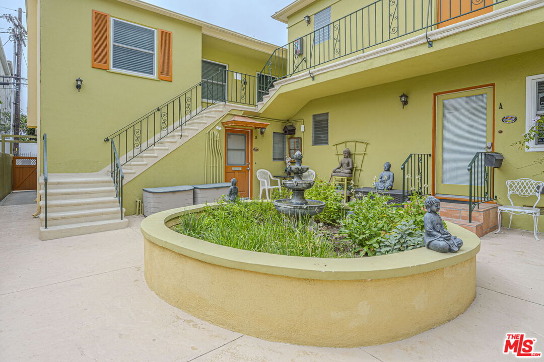 a view of a house with a tub