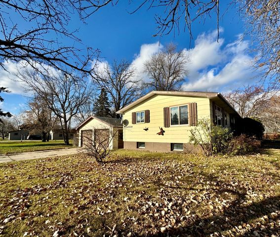 $209,000 | 601 Lake Street Northwest | Warroad